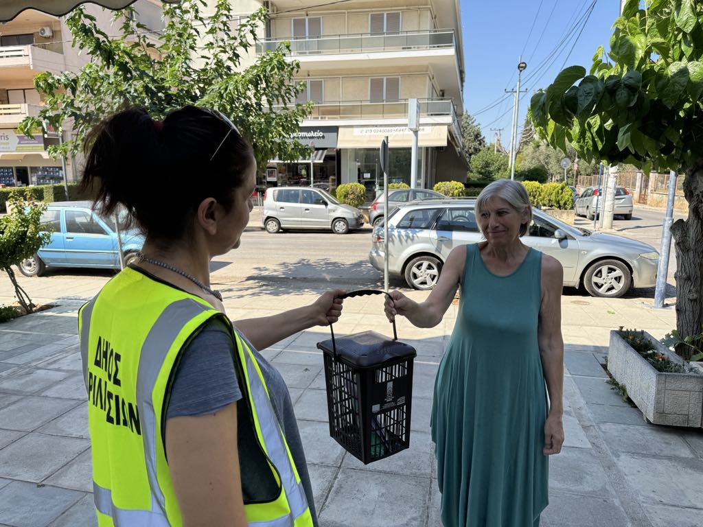 Οικιακοί καφέ κάδοι κουζίνας σε πάνω από 2.400 νοικοκυριά στα Βριλήσσια