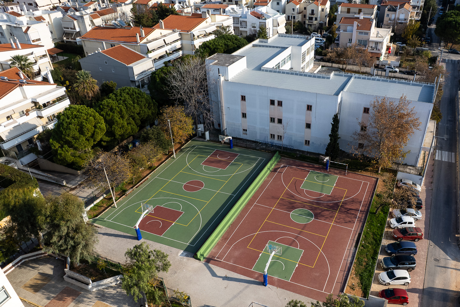 Aνακατασκευάστηκαν δύο ανοιχτά γήπεδα σε 2ο Γυμνάσιο και 2ο Λύκειο Βριλησσίων