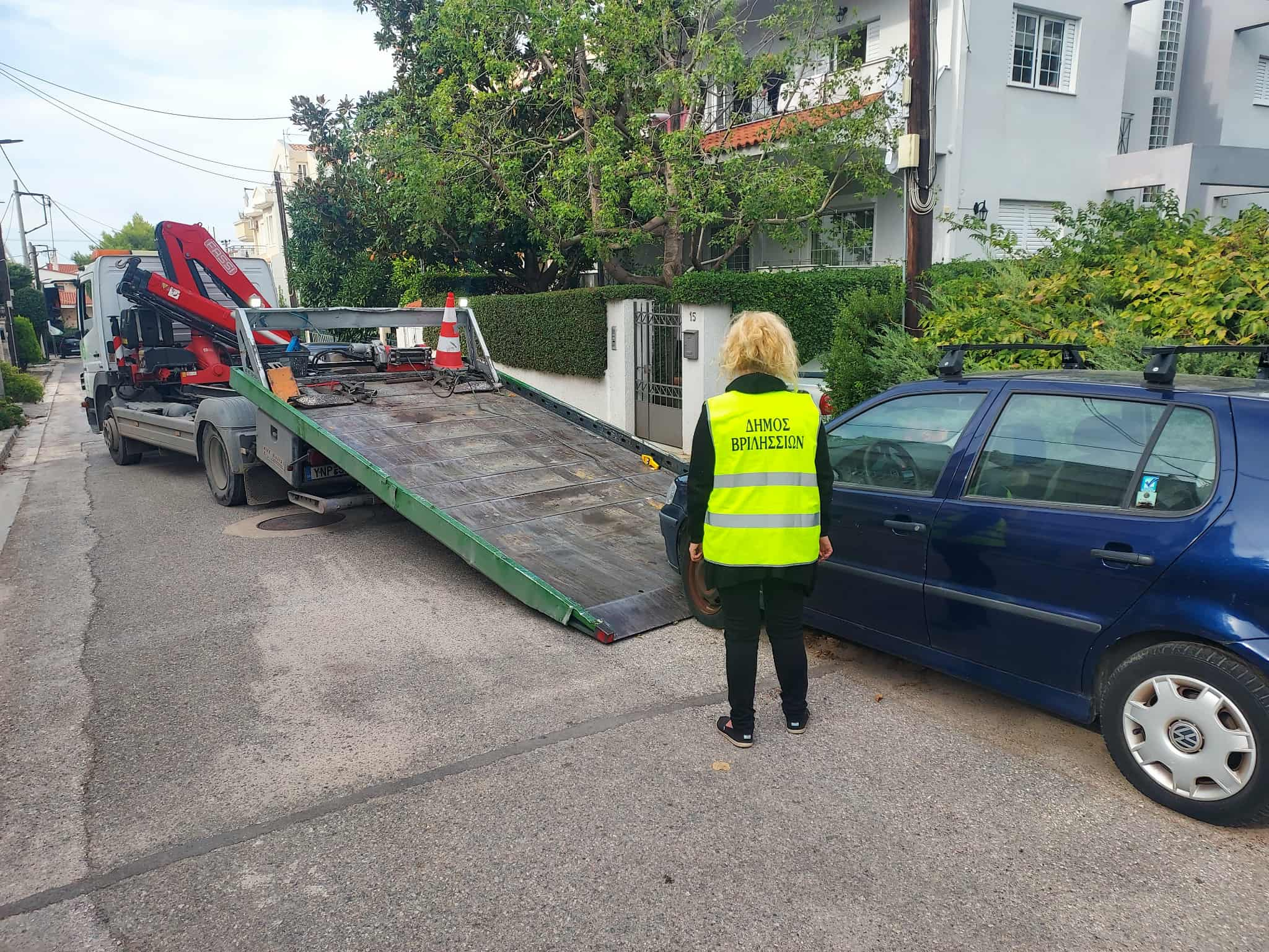 Περισυλλογή εγκαταλελειμμένων αυτοκινήτων από τους δρόμους των Βριλησσίων