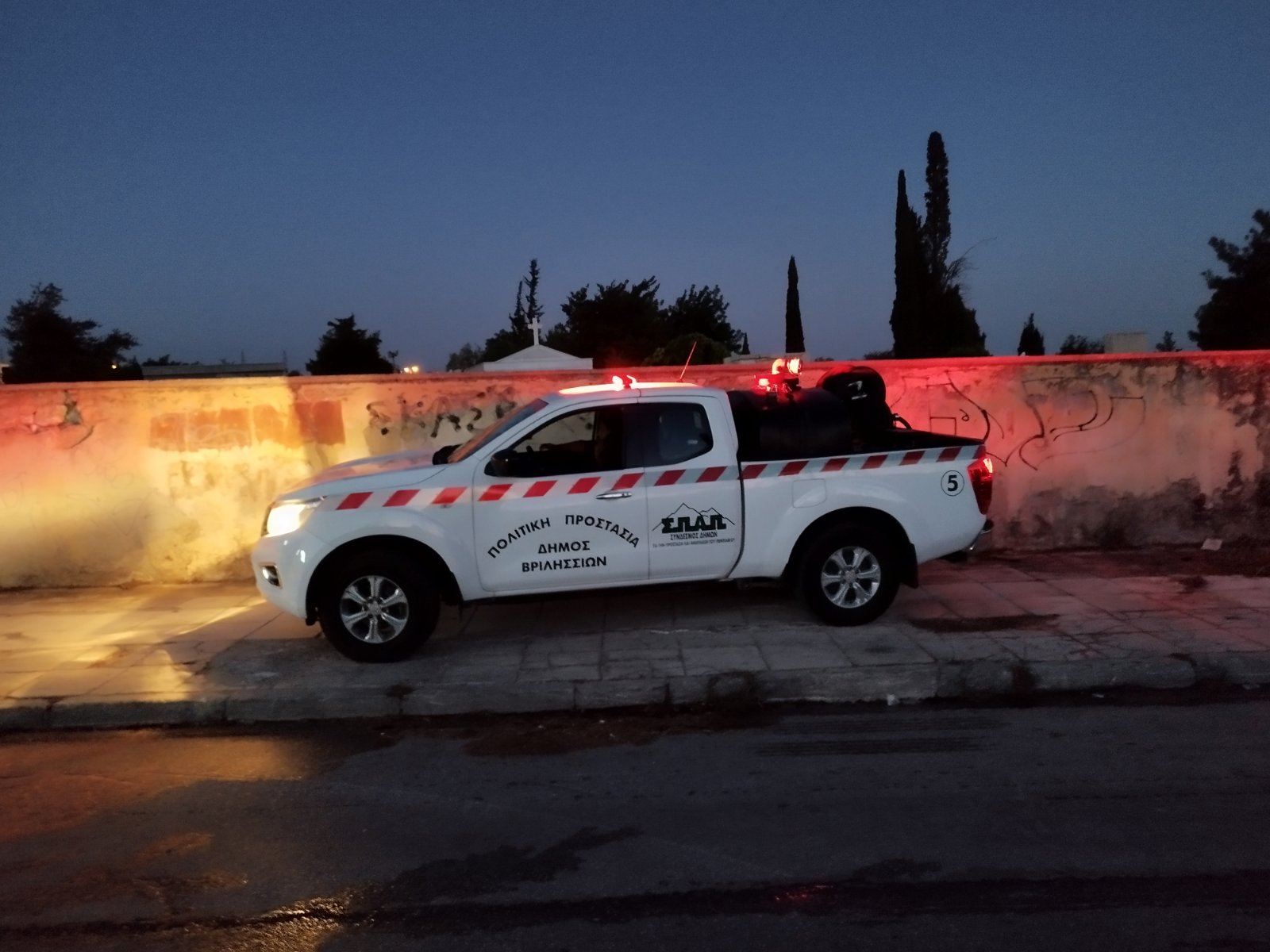 Άμεση επέμβαση της Πολ. Προστασίας του Δήμου Βριλησσίων σε πυρκαγιά στο νεκροταφείο Χαλανδρίου