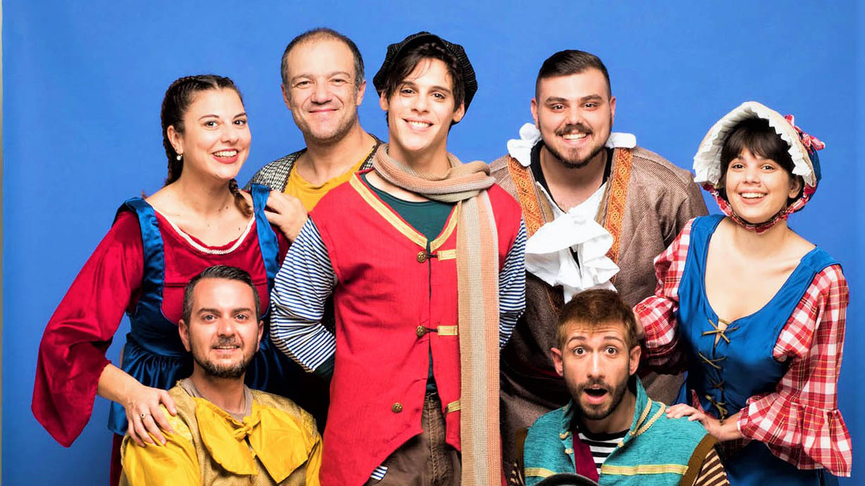 Dio nees kallitexnikes paragoges gia ta Xristougenna parousiazei i Long Vehicle Productions 61961