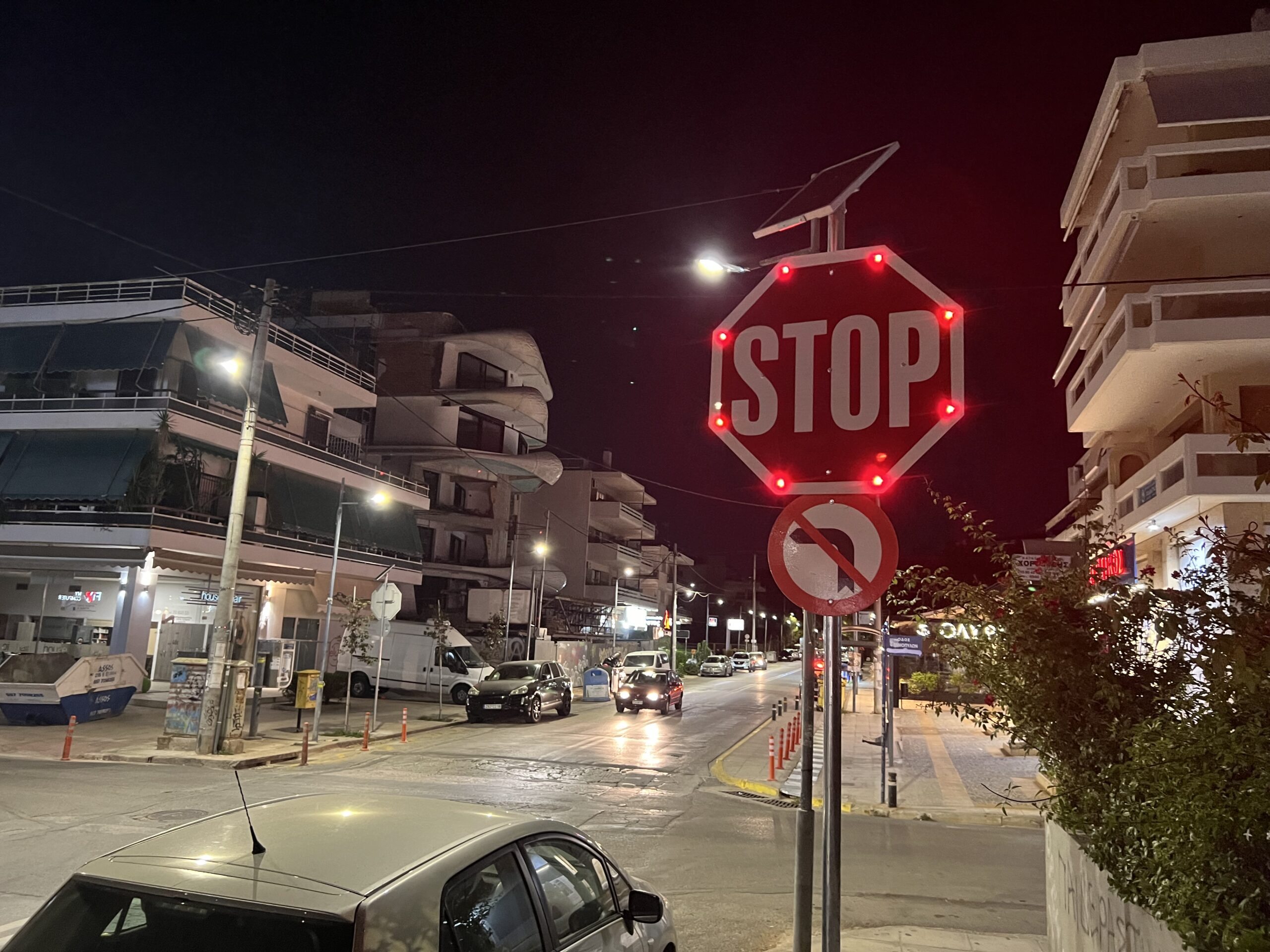 Παλλόμενα STOP και ανακλαστήρες οδοστρώματος σε επικίνδυνες διασταυρώσεις 01